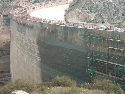遼寧聚脲噴涂機混凝土攔水壩防水噴涂案例
